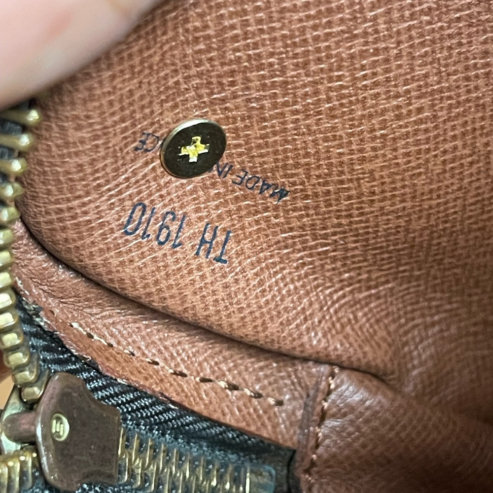 Authentic Louis Vuitton monogram vintage crossbody bag TH1910 (HK42) - Picture 9 of 11